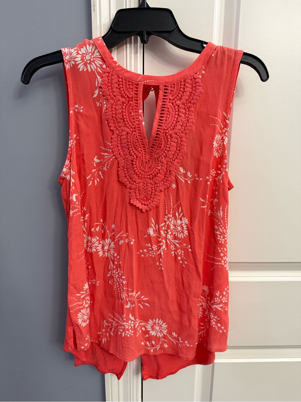 Daniel Rainn Coral Sleeveless Floral Crochet-Trim Tank